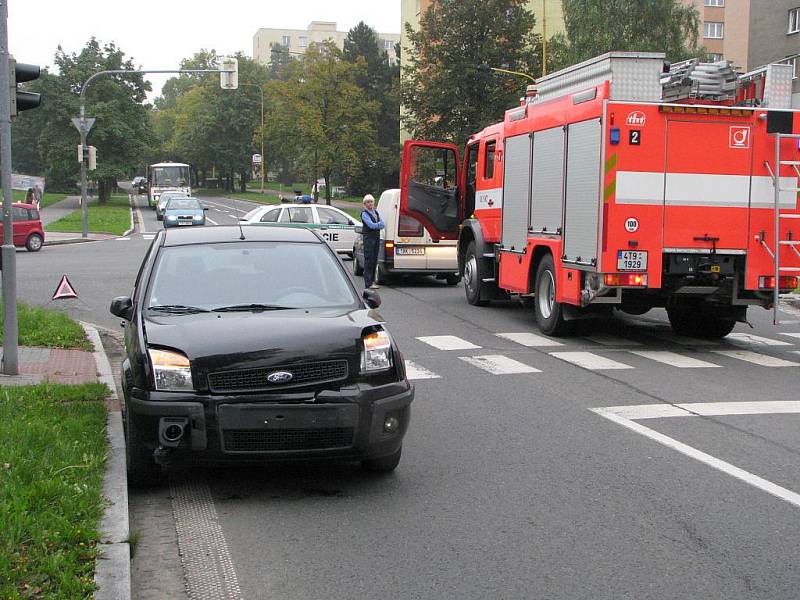 Nehoda na světelné křižovatce u Savely v Havířově