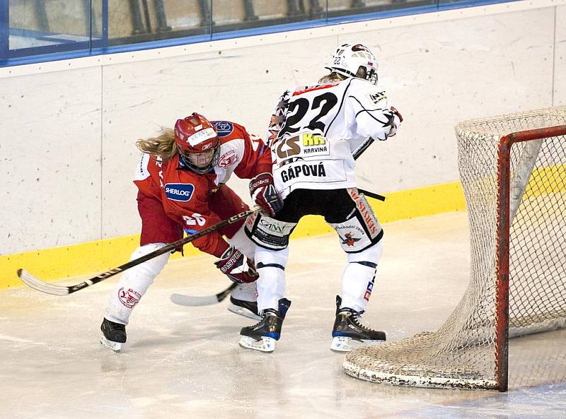 Karviňanky nakonec prohrály 2:5. Slavii statečně vzdorovaly, položily je vlastní chyby.