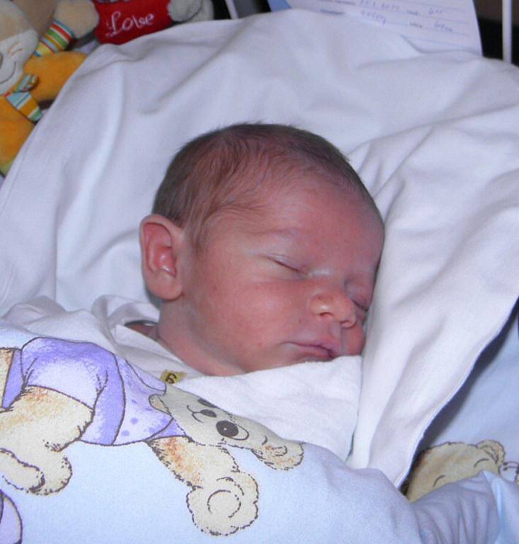 První miminko se narodilo 25. února paní Zuzaně Konečné z Karviné. Malý Rostislav Kosmák, když přišel na svět, vážil 3560 g a měřil 49 cm.