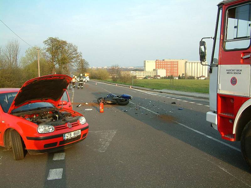 Nehoda automobilu a motocyklu v Šenově