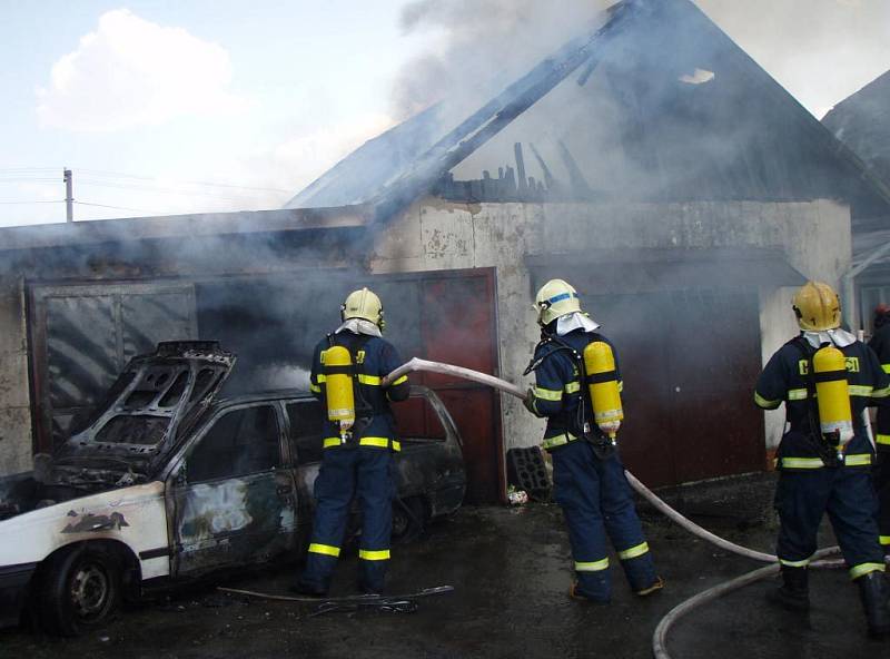 Hasiči zasahovali při požáru v Dětmarovicích