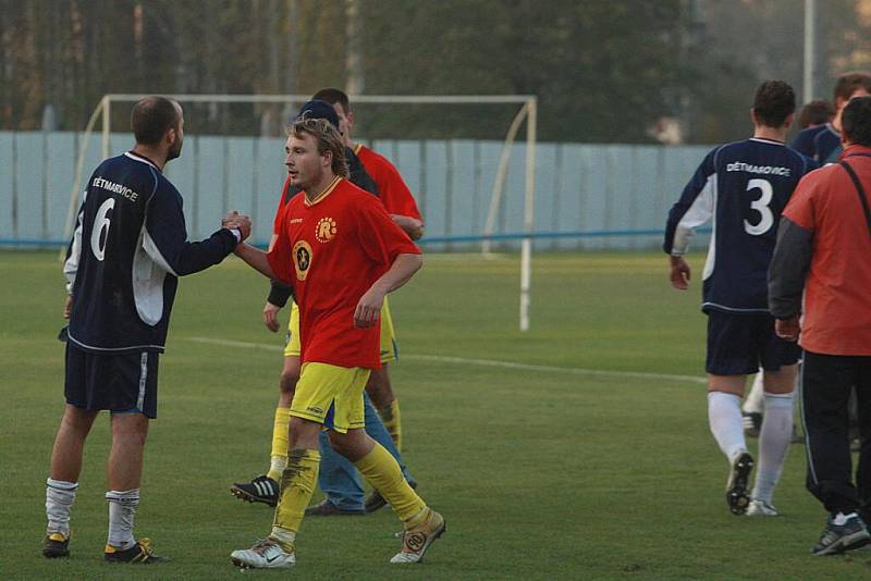 Zápas Dětmarovice (modré dresy) - Opava 2004 byl hodně nervózní a vyhecovaný. Nervy pochodovaly.