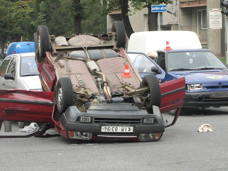 Nehoda na křižovatce u Savely v Havířově