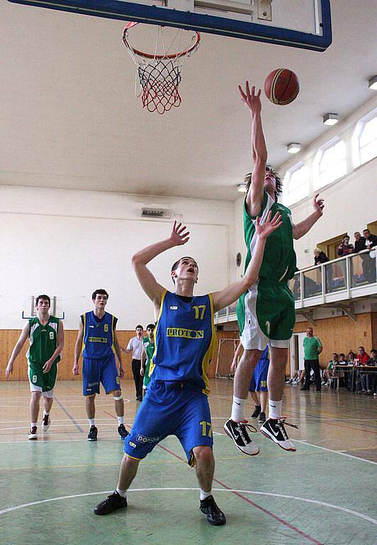 Karvinští junioři (v zeleném) zdolali doma Kyjov i Zlín a zahrají si play off!