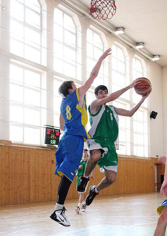 Karvinští junioři (v zeleném) zdolali doma Kyjov i Zlín a zahrají si play off!