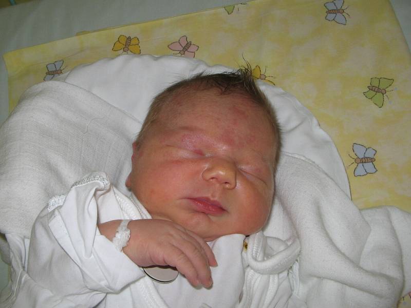 Paní Veronice Čecháčkové z Dolní Lutyně se 2. prosince narodilo druhé dítě. Chlapeček Petr Řimanek po narození vážil 4100 g a měřil 52 cm.