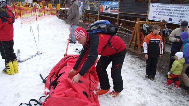 Horská služba pomáhala zraněným lyžařům - Karvinský a havířovský deník