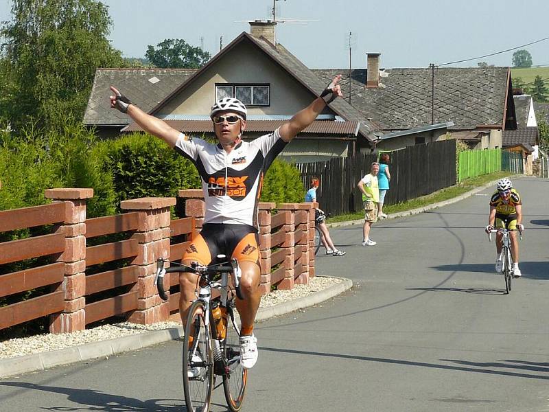 Zdeněk Mlynář z ACS Drak Vrbno p. P. zvládl trať dlouhou 78,2 km v čase 1:59:08 hod.