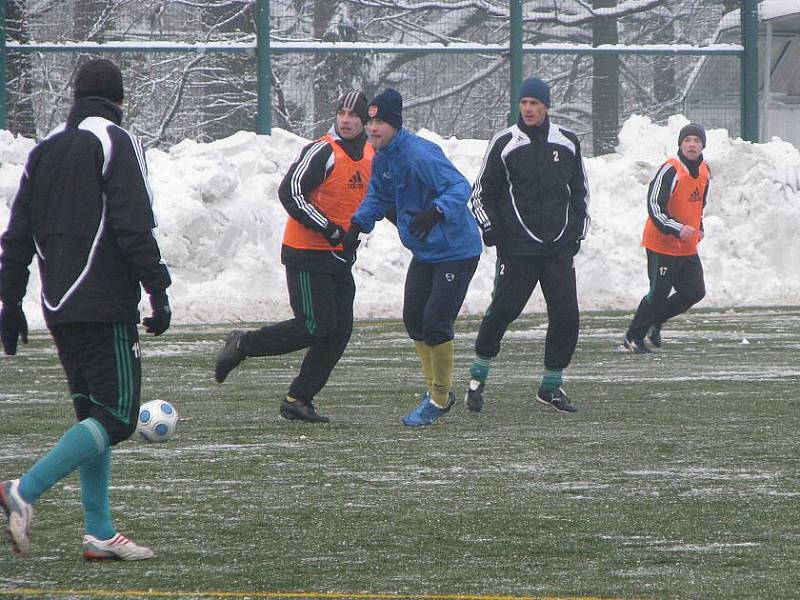 Fotbalisté MFK si na úvodním tréninku zahráli na dvě. Ode dneška již polykají koňské kondiční dávky.