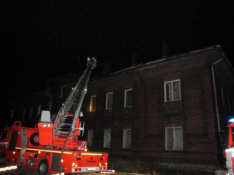 Zásah hasičů u požáru domu v Bohumíně