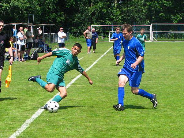 Fotbaloví žáci MFK OKD Karviná (v zeleném) v posledním domácím utkání zvítězili.