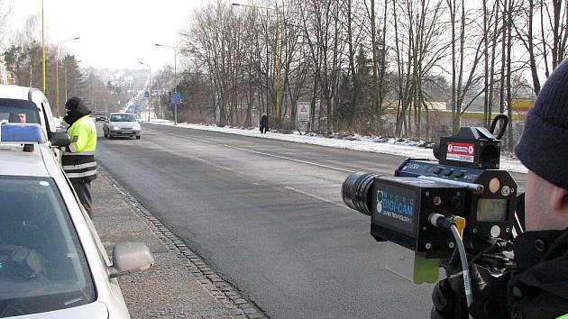 Měření rychlosti dopravními policisty na Těšínské ulici v Havířově