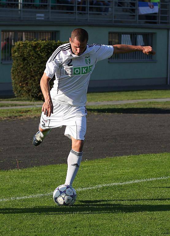 Fotbalisté Karviné (v bílém) prohráli doma s Varnsdorfem 0:1.