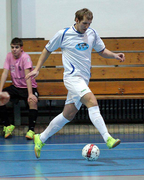 Futsalový zápas Slavia Havířov (bílé dresy) - CCM Jistebník B.