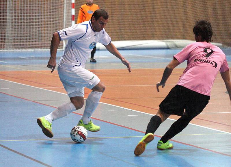 Futsalový zápas Slavia Havířov (bílé dresy) - CCM Jistebník B.