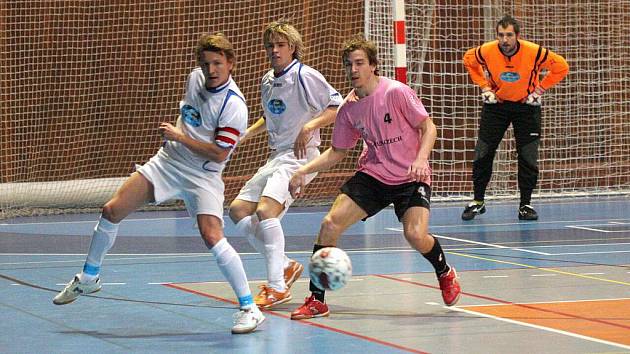 Futsalový zápas Slavia Havířov (bílé dresy) - CCM Jistebník B.