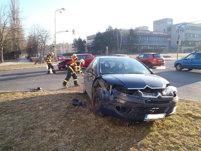 Nehoda na světelné křižovatce u Savely