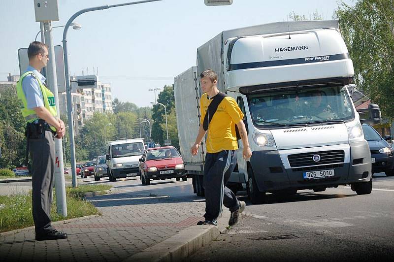 Na bezpečnost chdoců na přechodech se zaměřuje bezpečnostní akce, která začala v pondělí. Policisté si například vyhlédli přechod na ulici Ostravská, kde v minulosti došlo k tragédii.