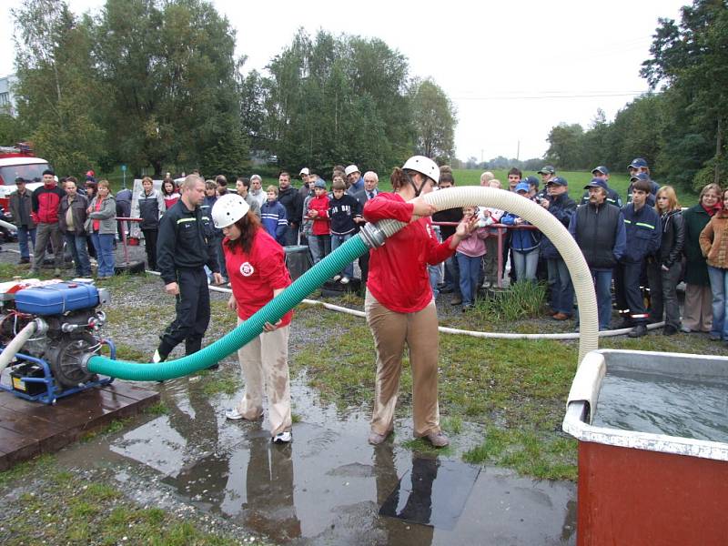 Soutěž dobrovolných hasičů v požárním útoku v Havířově, domácí ženy