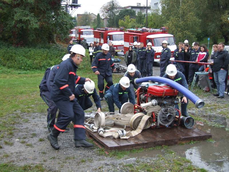 Soutěž dobrovolných hasičů v požárním útoku v Havířově