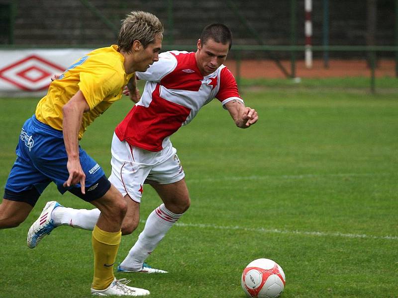 Duel Orlové (sešívané dresy) s Šumperkem nabídl kvalitní fotbal.