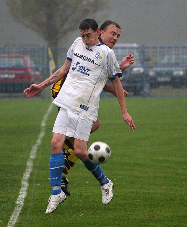 Petrovice (v bílém) zdolaly doma Český Těšín hladce 4:0.