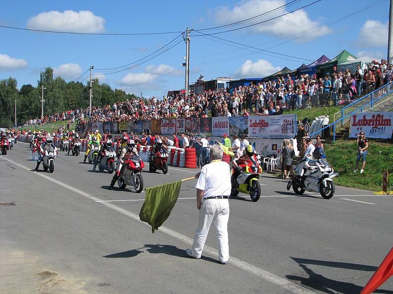 Havířovský zlatý kahanec, nedělní závody