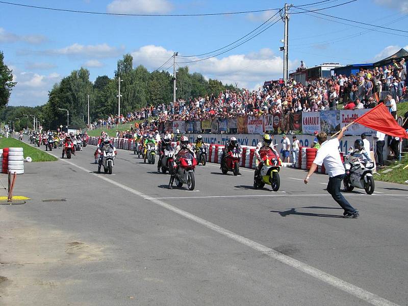 Havířovský zlatý kahanec, nedělní závody