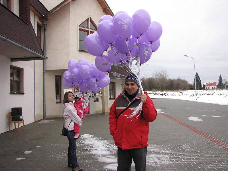 Balonky s přáníčky pouštěly děti k Ježíškovi i v Havířově