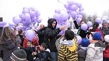 Balonky s přáníčky pouštějí k Ježíškovi pravidelně také děti v Havířově