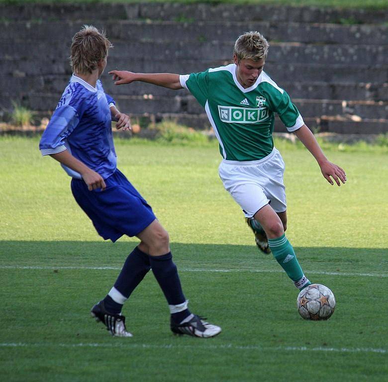 Karvinští mladší dorostenci kategorie U 17 (zelené dresy) si poradili s Hranicemi hladce 8:0.