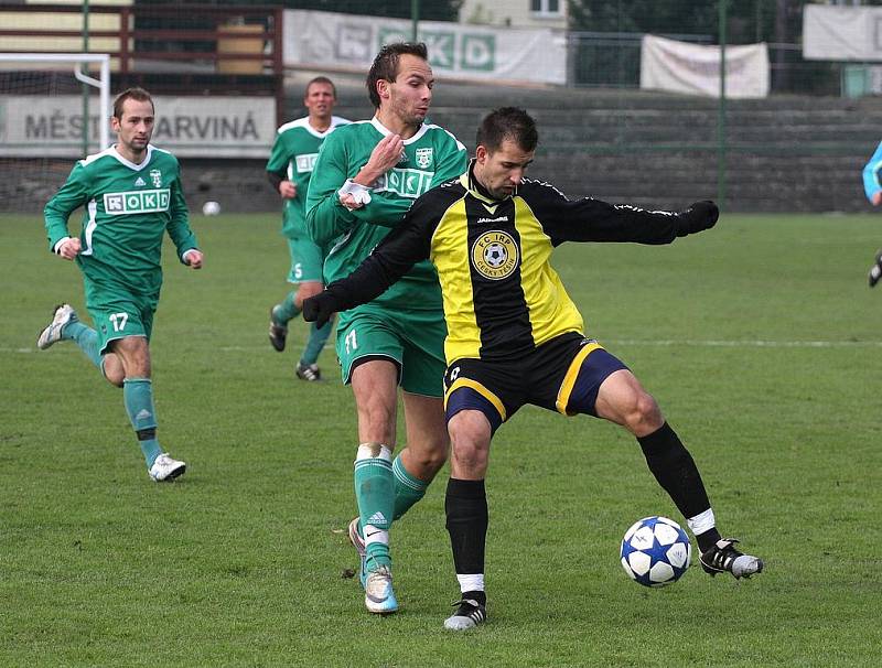 Béčko Karviné (v zeleném) nedokázalo doma v taháku kola porazit Český Těšín a zápas skončil bez branek.
