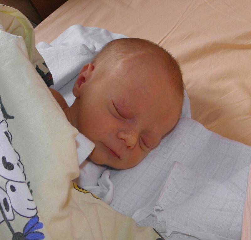 Matěj Bura je první miminko paní Petry Váňové z Orlové. Narodil se 19. listopadu a po porodu vážil 3360 g a měřil 50 cm.