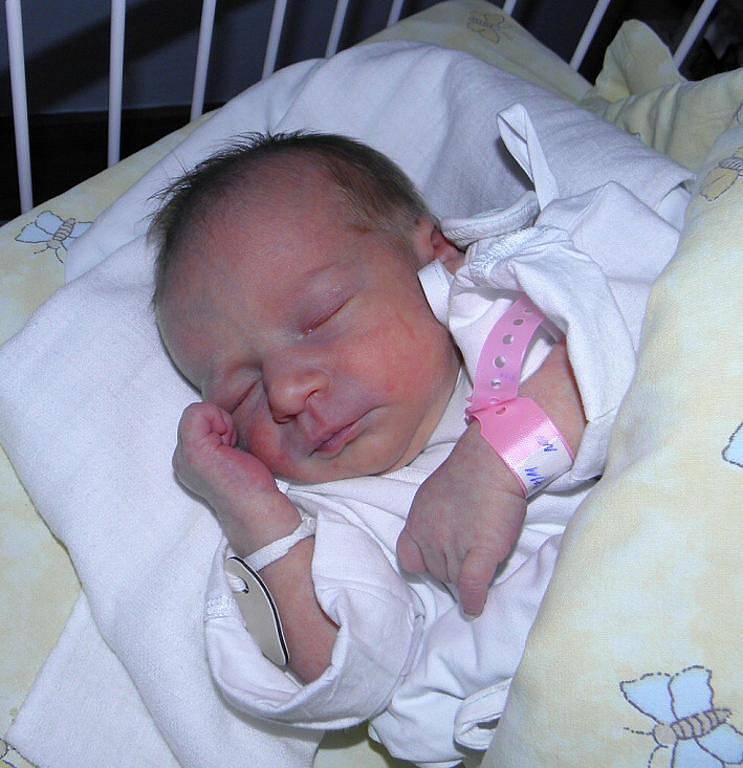 Natálka se narodila 17. listopadu mamince Anně Bystroňové z Karviné. Porodní váha malé Natálky byla 2610 g a míra 46 cm.