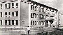 Střední průmyslová škola hutnická v první polovině šedesátých let 20. století.