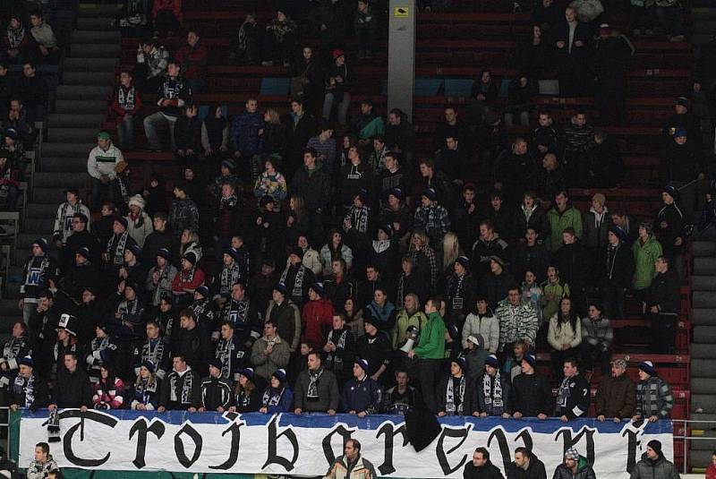 Derby utkání Havířov (v bílém) - Karviná přineslo zajímavé momenty.