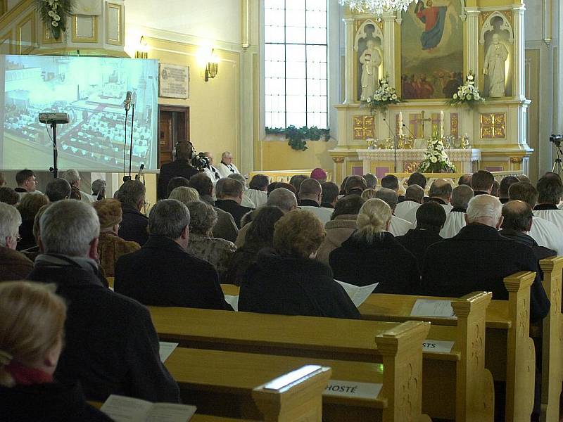 V českotěšínském evangelickém kostele Na Nivách byl v neděli slavnostně instalován do funkce nový biskup Jan Wacławek