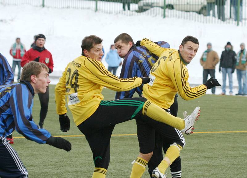 Karvinští fotbalisté v přípravě zvítězili nad modročerným Frýdkem 5:1.