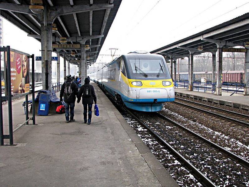 Pendolino u peronu havířovského vlakového nádraží