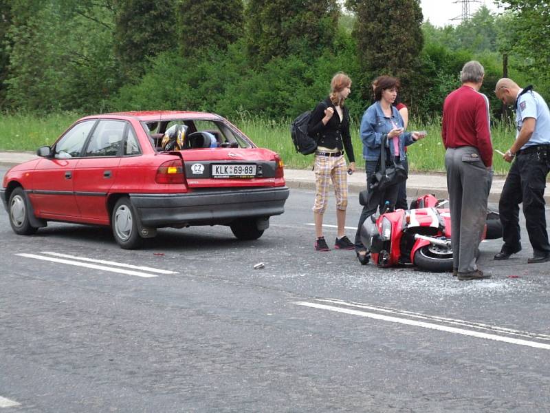 Nehoda motocyklisty na Dělnické ulici v Havířově