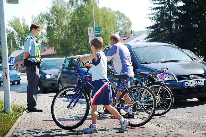 Na bezpečnost chdoců na přechodech se zaměřuje bezpečnostní akce, která začala v pondělí. Policisté si například vyhlédli přechod na ulici Ostravská, kde v minulosti došlo k tragédii.