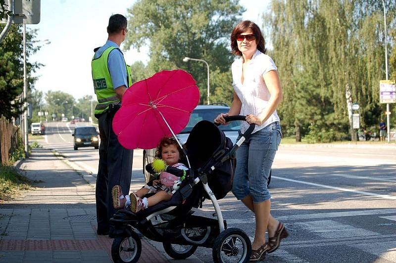 Na bezpečnost chdoců na přechodech se zaměřuje bezpečnostní akce, která začala v pondělí. Policisté si například vyhlédli přechod na ulici Ostravská, kde v minulosti došlo k tragédii.