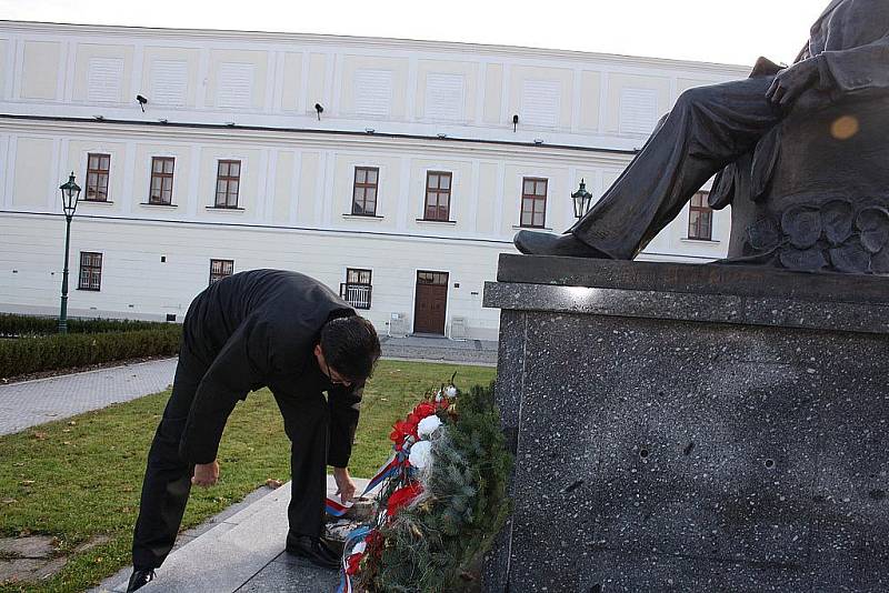 Svaz bojovníků za svobodu a představitelé Karviné v pátek 28. října dopoledne položili kytice k památníku T. G. Masaryka. 