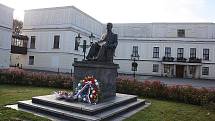 Svaz bojovníků za svobodu a představitelé Karviné v pátek 28. října dopoledne položili kytice k památníku T. G. Masaryka. 
