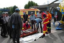 Spolupráce báňských záchranářů a letecké záchranné služby. Ilustrační foto
