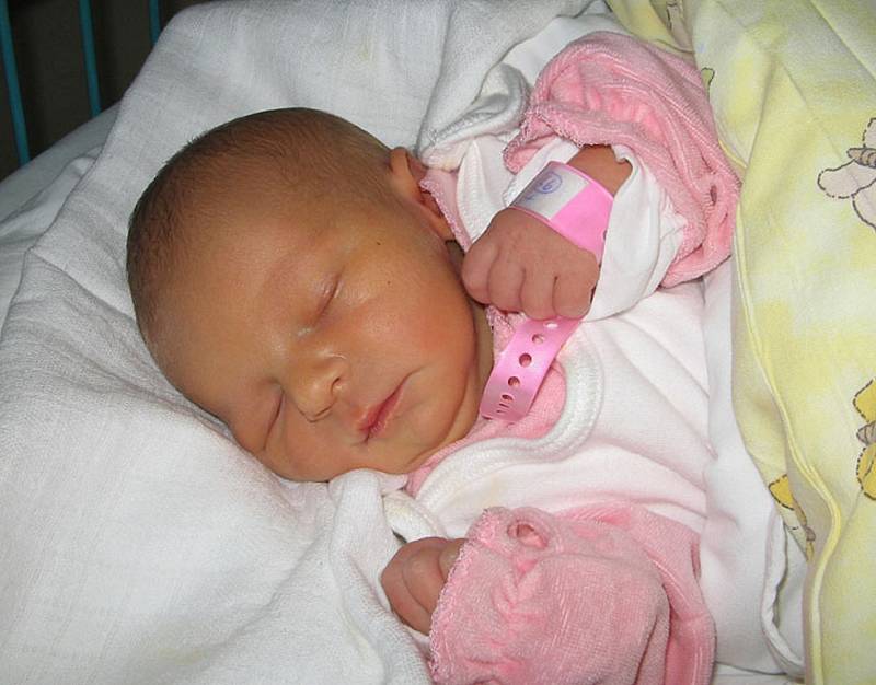 Eleanor Brzáková se narodila 11. prosince mamince Karle Brzákové z Orlové. Po narození holčička vážila 2500 g a měřila 47 cm.