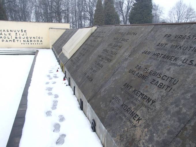Památník polským obětem válečného konfliktu o území Těšínska v Orlové