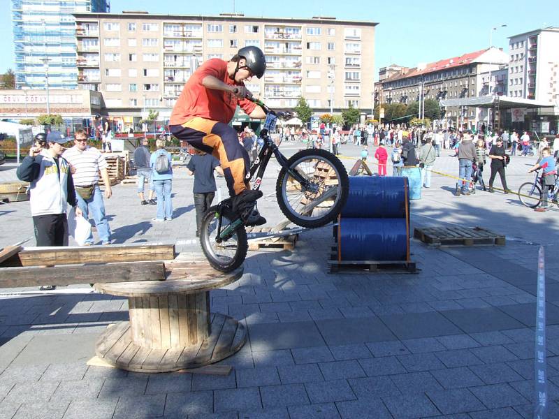 Bikeři předváděli mnohdy až neuvěřitelné kousky.