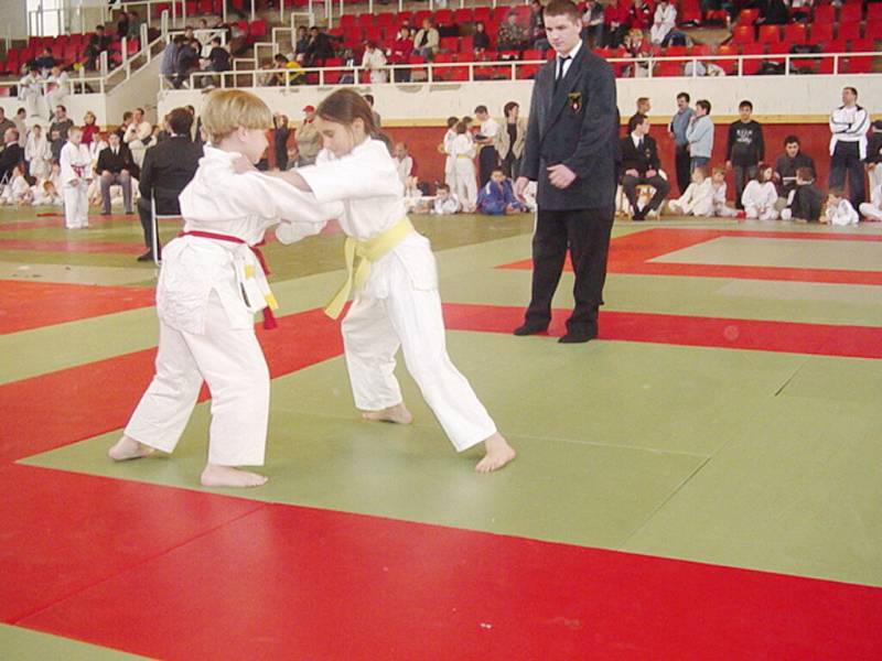 Michaela Bujáková, další talent oddílu Judo DDM Český Těšín (vlevo).