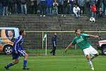Karvinští fotbalisté (v zeleném) prohráli v pohárovém utkání s ligovou Olomoucí 0:2.